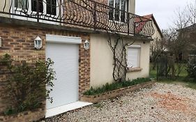 Appartement Fond De Jardin Rez-De-Chaussee